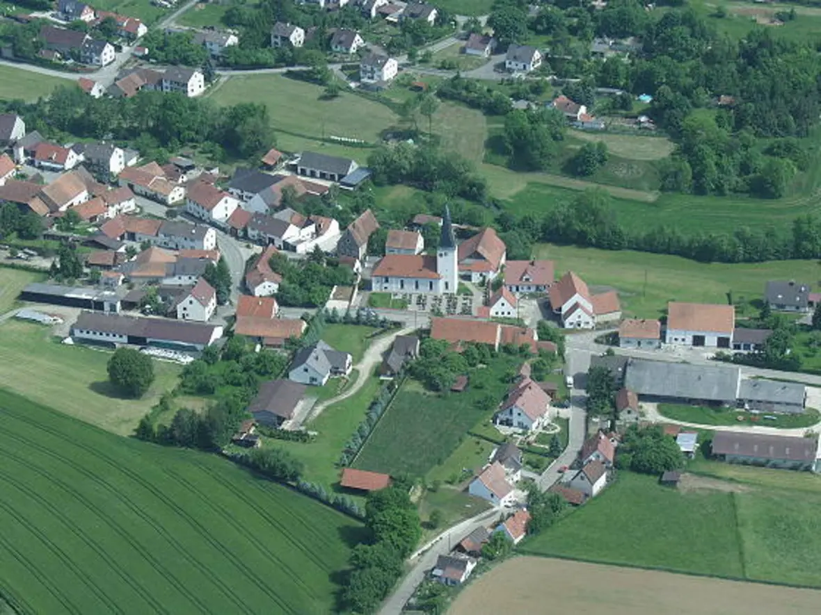 gansheim-ortsmitte-mit-kirche