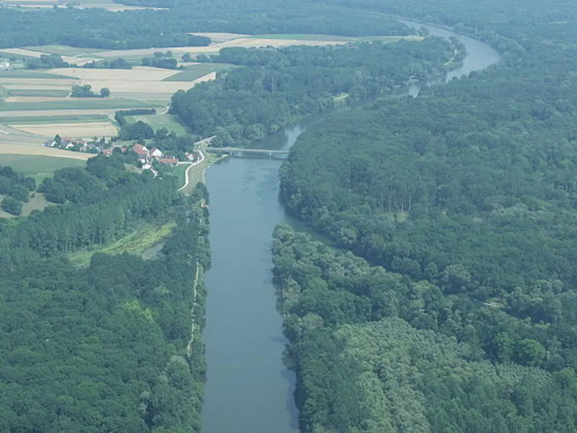 die-donau-bei-marxheim-von-westen-von-rechts-muendet-der-lech