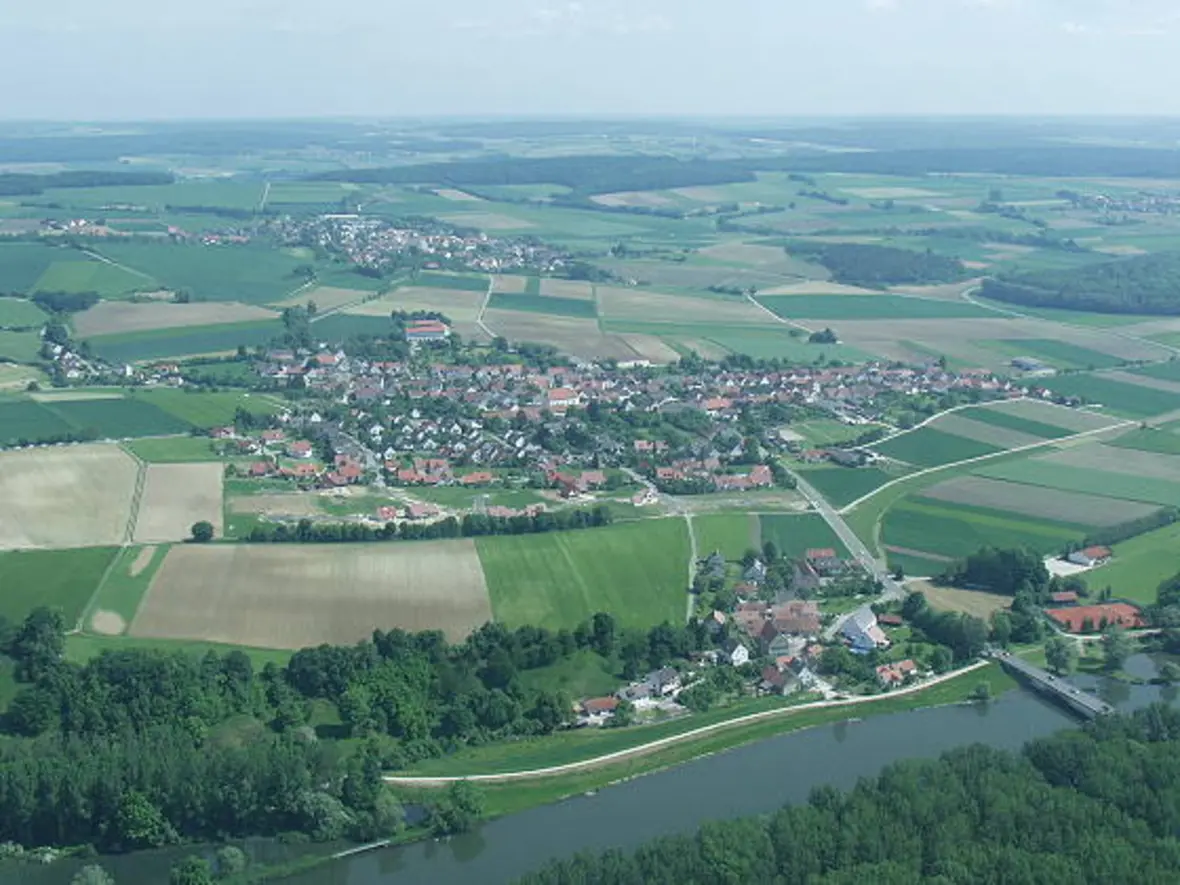 marxheim-im-hintergrund-schweinspoint-vorne-der-ortsteil-bruck
