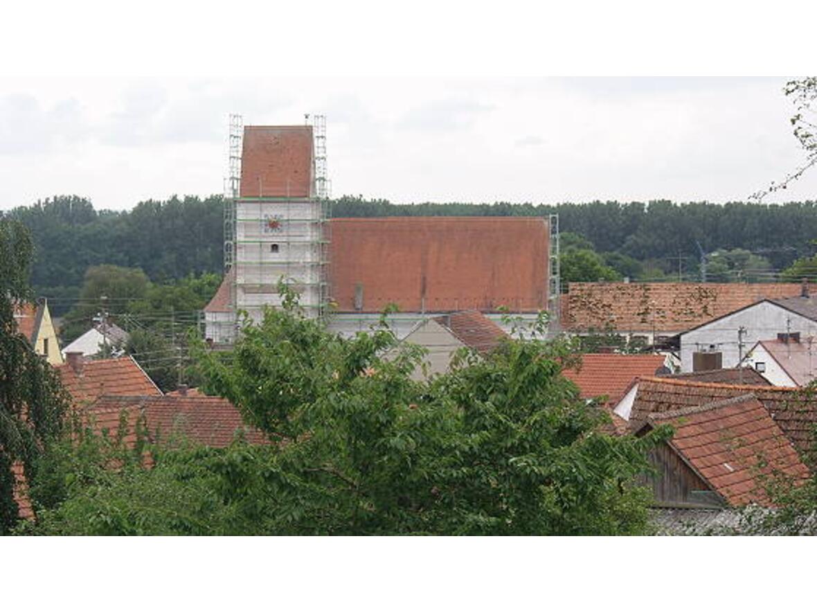 blick-von-der-heinrichshoehe-auf-die-pfarrkirche-st-peter-und-paul